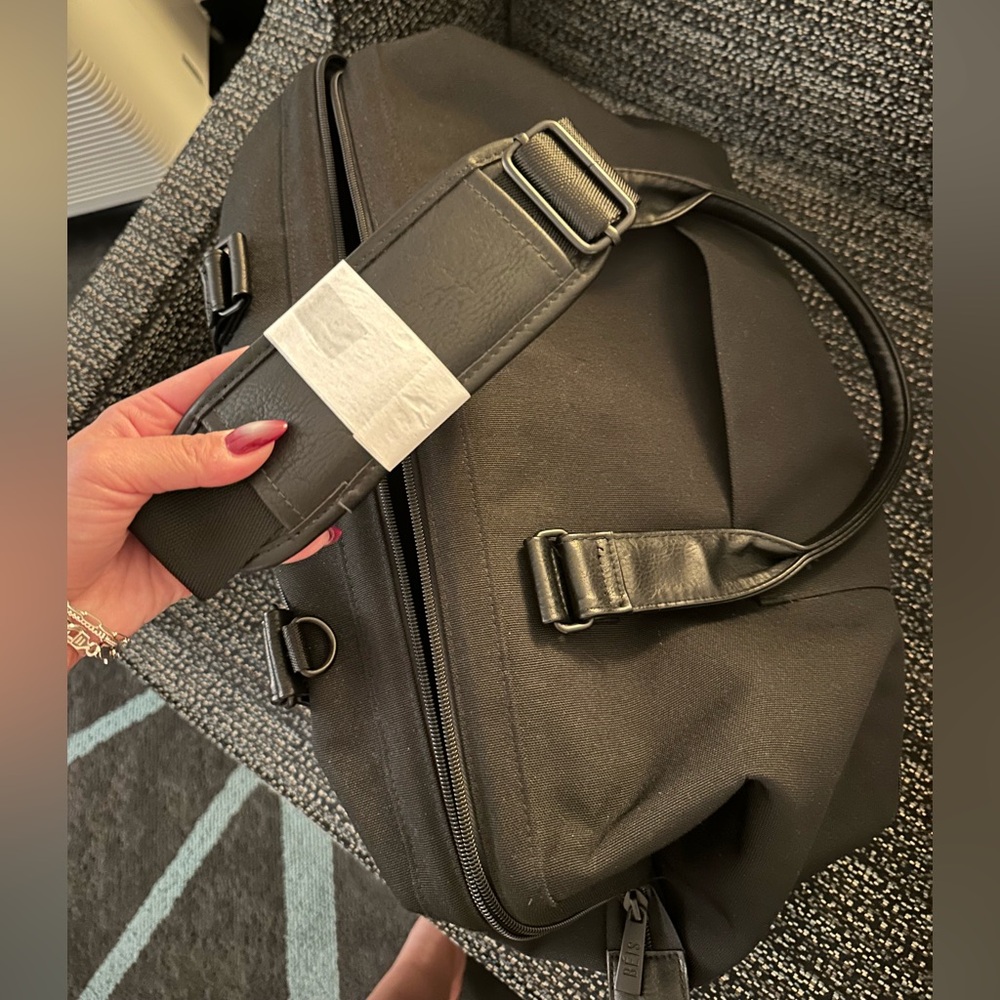 Like New Beis Weekender Bag